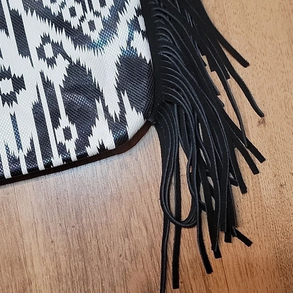 Blazin Roxx Aztec Fringe Crossbody - Picture 2 of 10